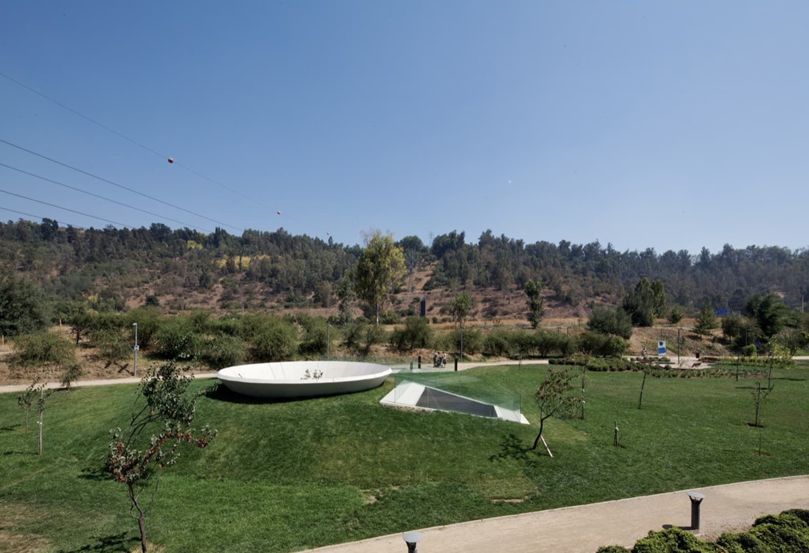 M9 Memorial. Gonzalo Mardones V Arquitectos. Фото: Nico Saeh