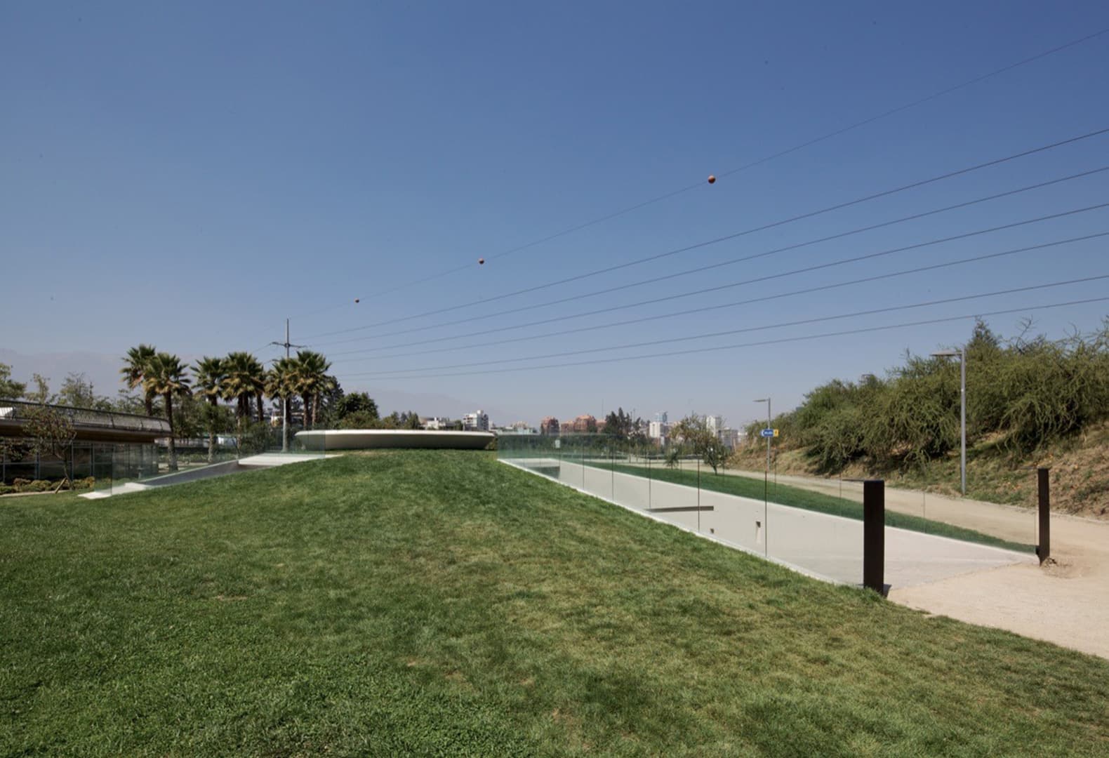 M9 Memorial. Gonzalo Mardones V Arquitectos. Фото: Nico Saeh