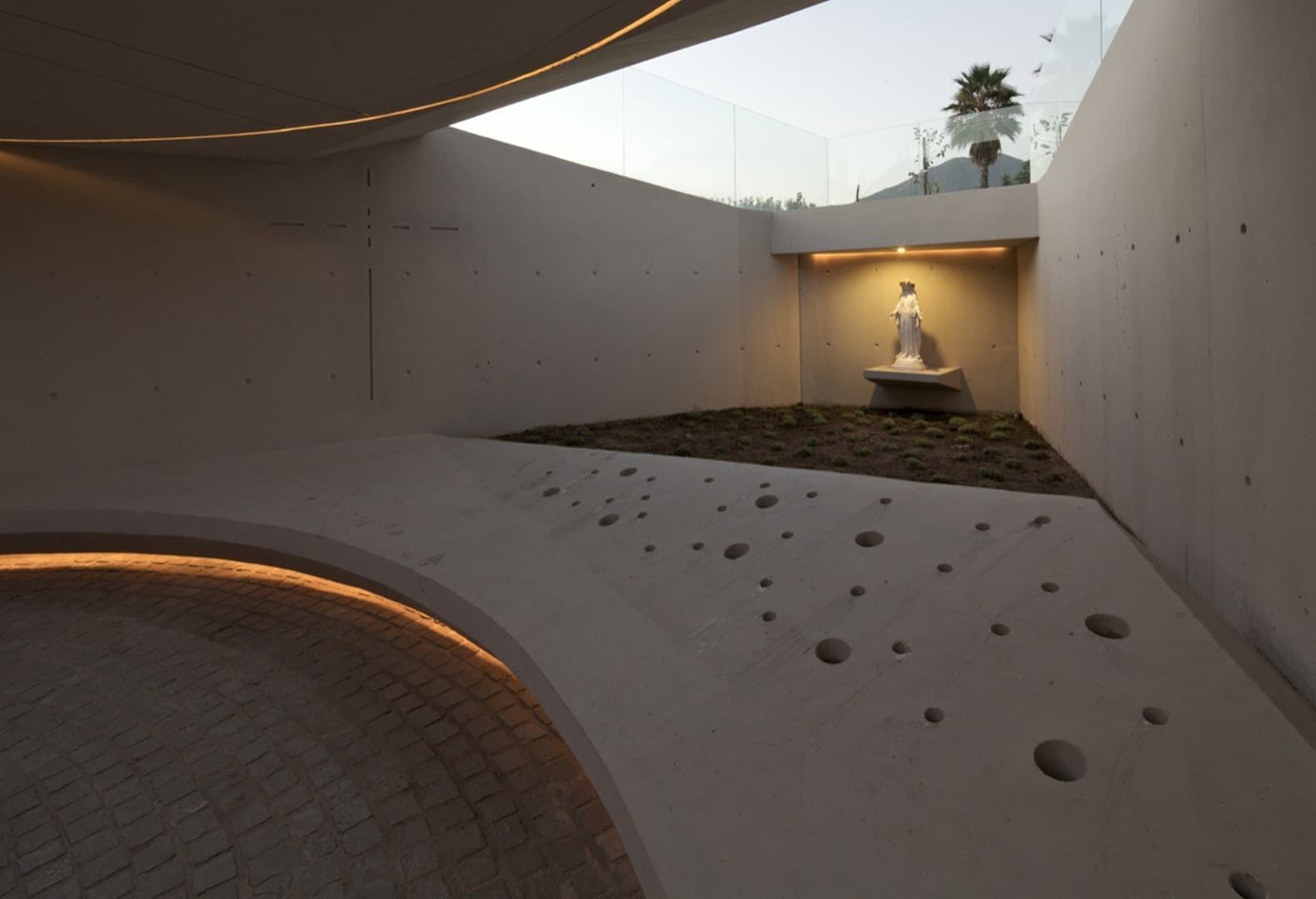 M9 Memorial. Gonzalo Mardones V Arquitectos. Фото: Nico Saeh