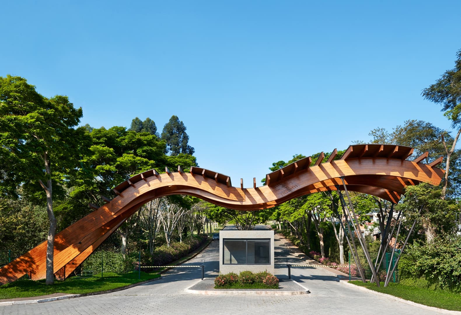 Мемориальный парк дас Сережейрас. Crisa Santos Arquitectos. Isis de Oliveira