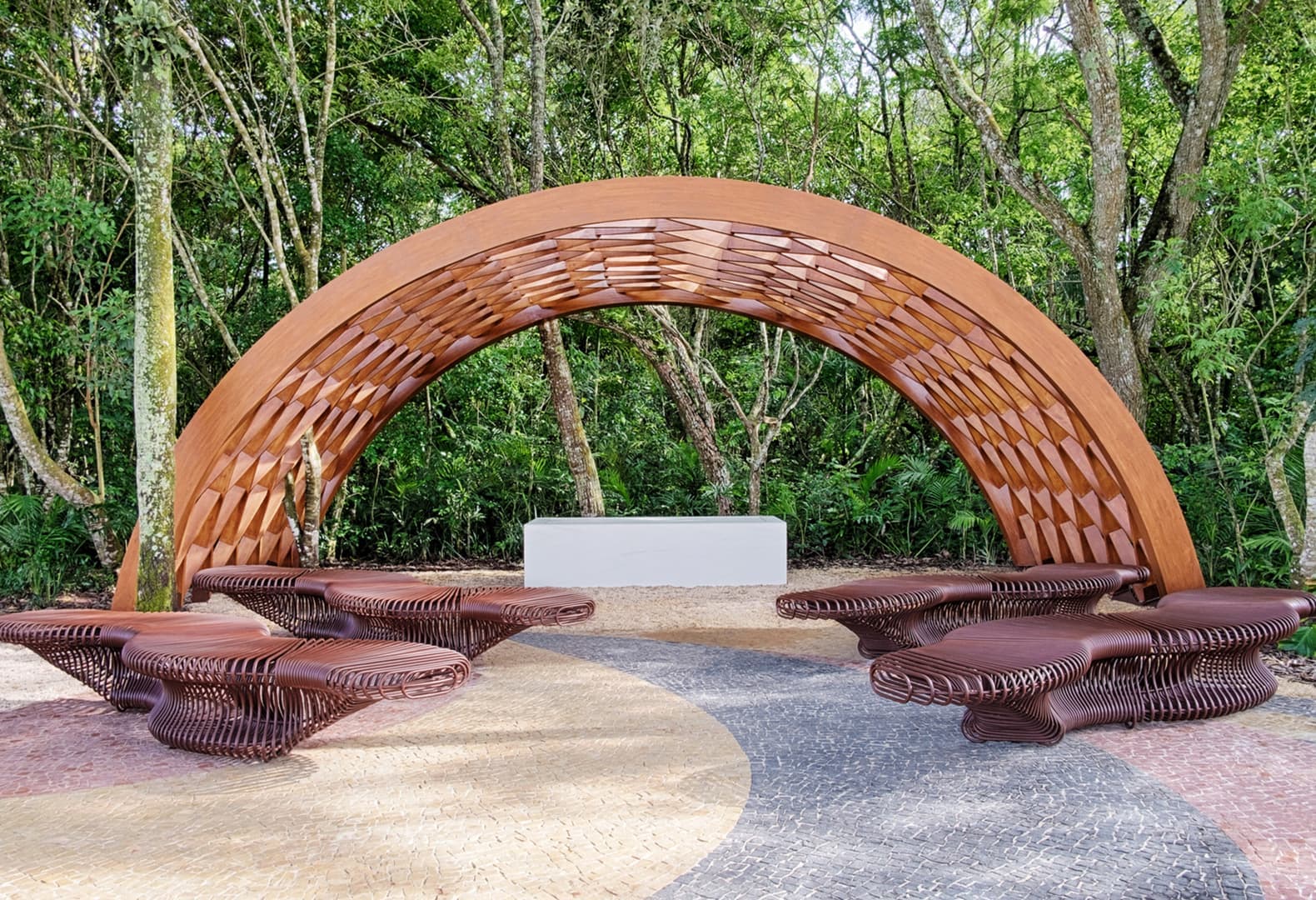 Мемориальный парк дас Сережейрас. Crisa Santos Arquitectos. Isis de Oliveira