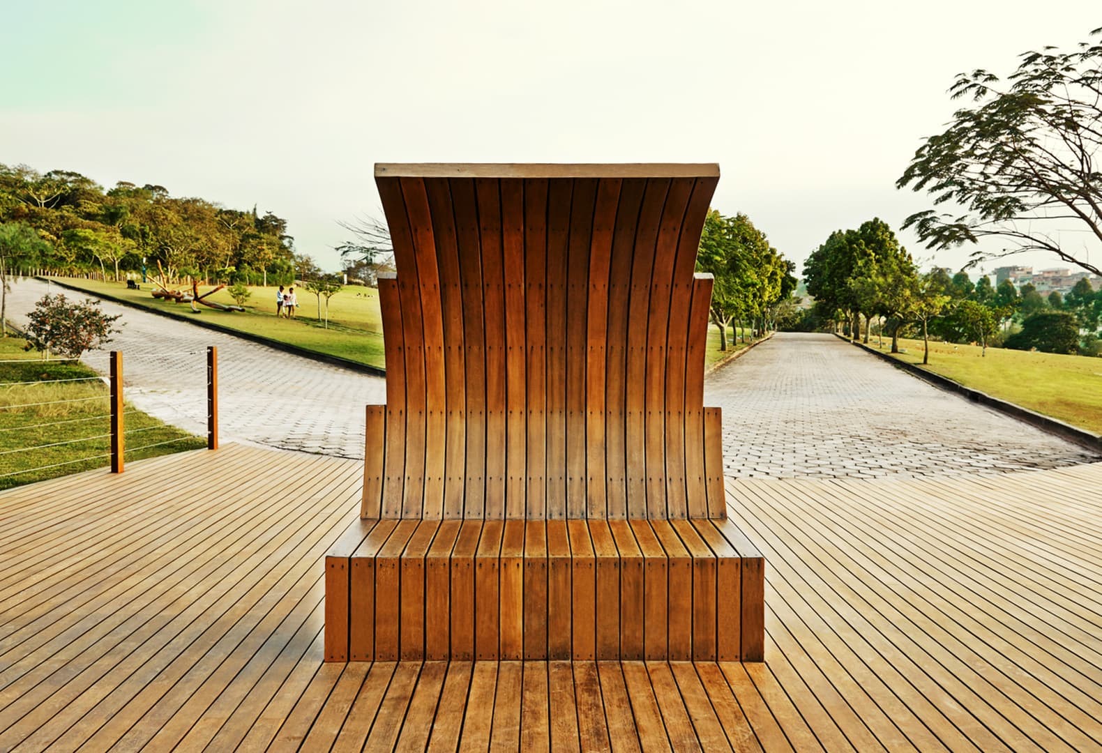 Мемориальный парк дас Сережейрас. Crisa Santos Arquitectos. Isis de Oliveira