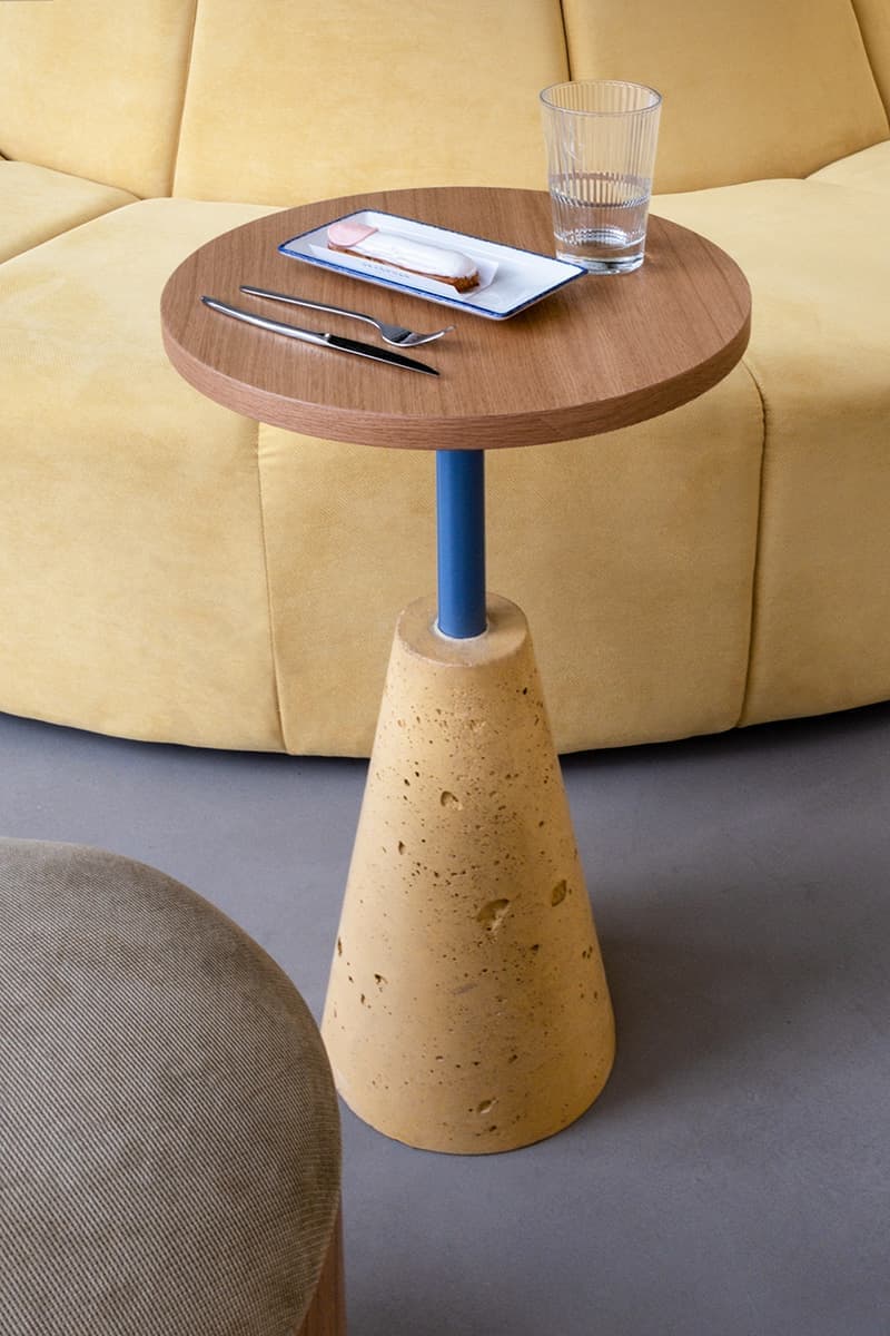 Светлое кафе с высокими потолками – проект Studio SHOO