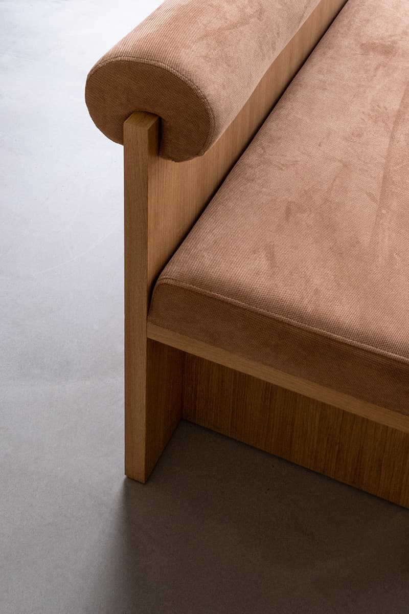 Светлое кафе с высокими потолками – проект Studio SHOO