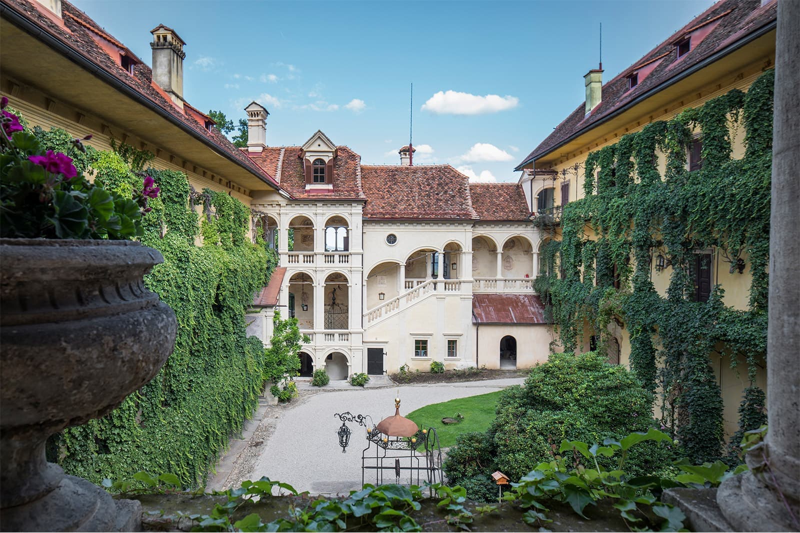 Замок Холленегг. Фото: Leonhard Hilzensauer