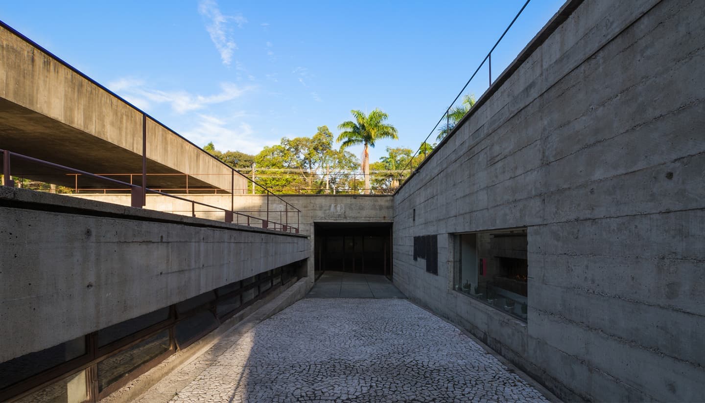 Бразильский музей скульптуры в Сан-Паулу (1988). Пауло Мендес да Роша. Фото: Paul Clemence, FLAGRANTE