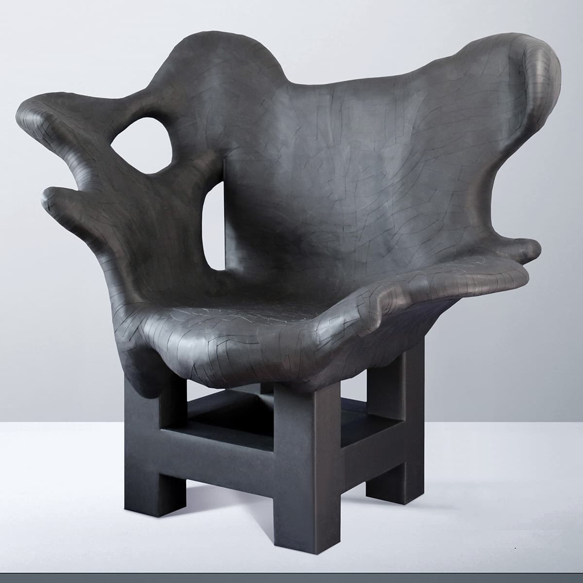 Вадим Кибардин, «Бумажное кресло №5», картон, черная бумага. Фото: Jeroen van der Spek. Стайлинг: Cleo Scheulderman