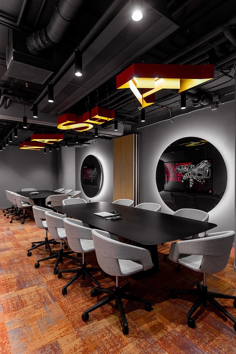 Ретро-футуристичный офис банка – проект студии IND architects