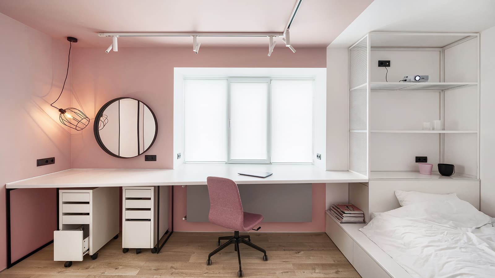 Квартира в голубых и желтых тонах со скрытыми решениями и авторской люстрой – проект дизайнера Иры Лисюк