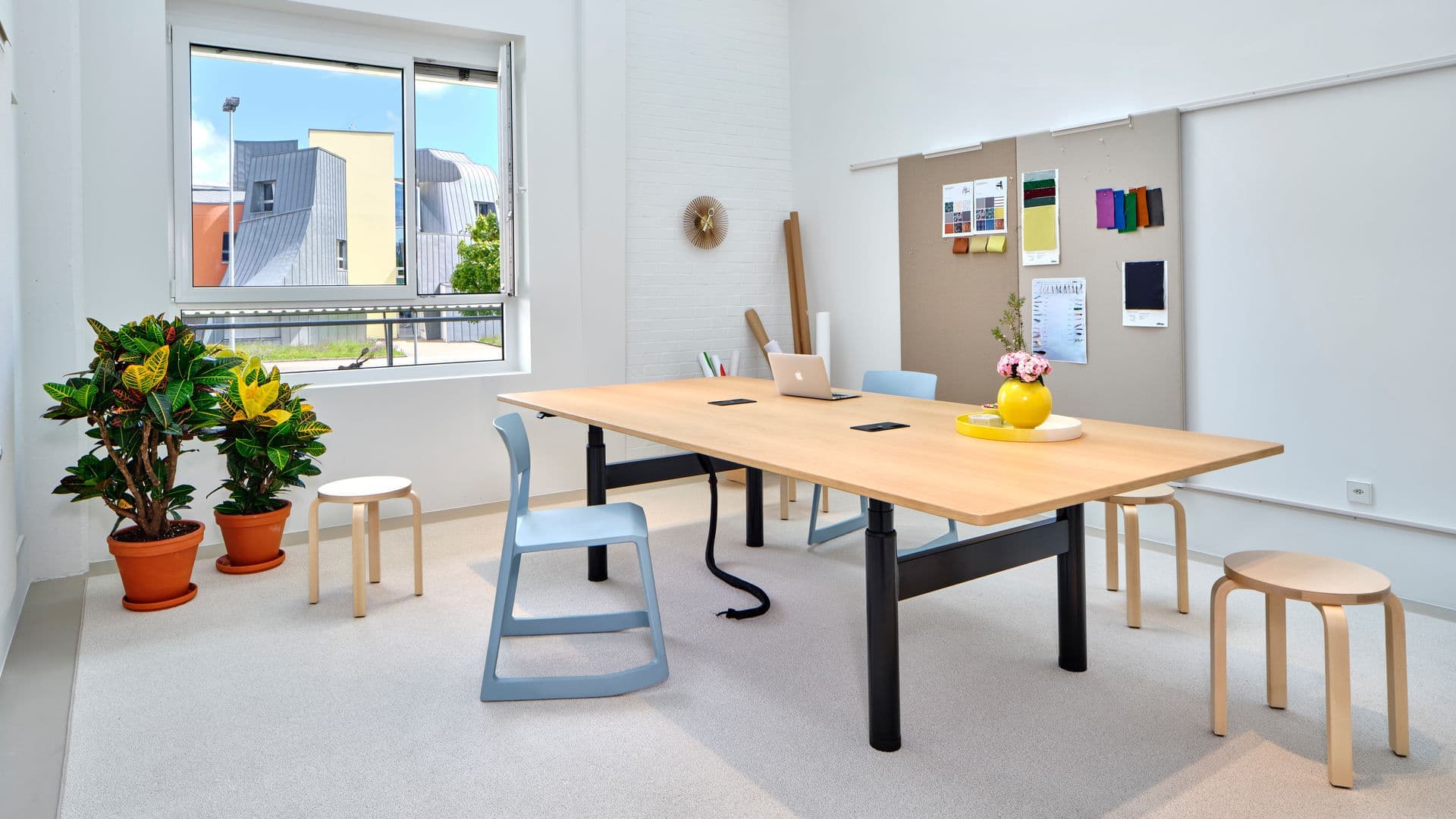 Тренд / Клубный офис. фото Vitra