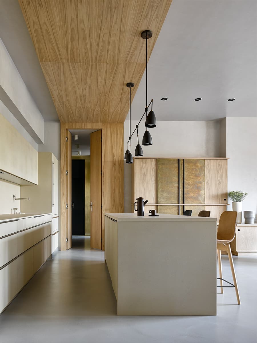 Московские апартаменты с камином – проект бюро Workshop studio