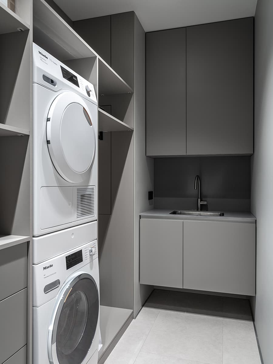 Сдержанная и стильная квартира – проект студии MOPS