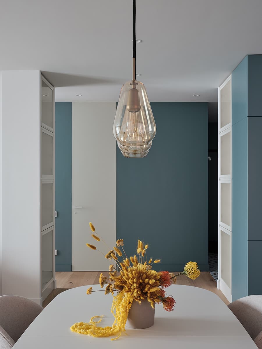 Квартира с уклоном в эстетику mid-century — проект архитектора Алексея Иванова