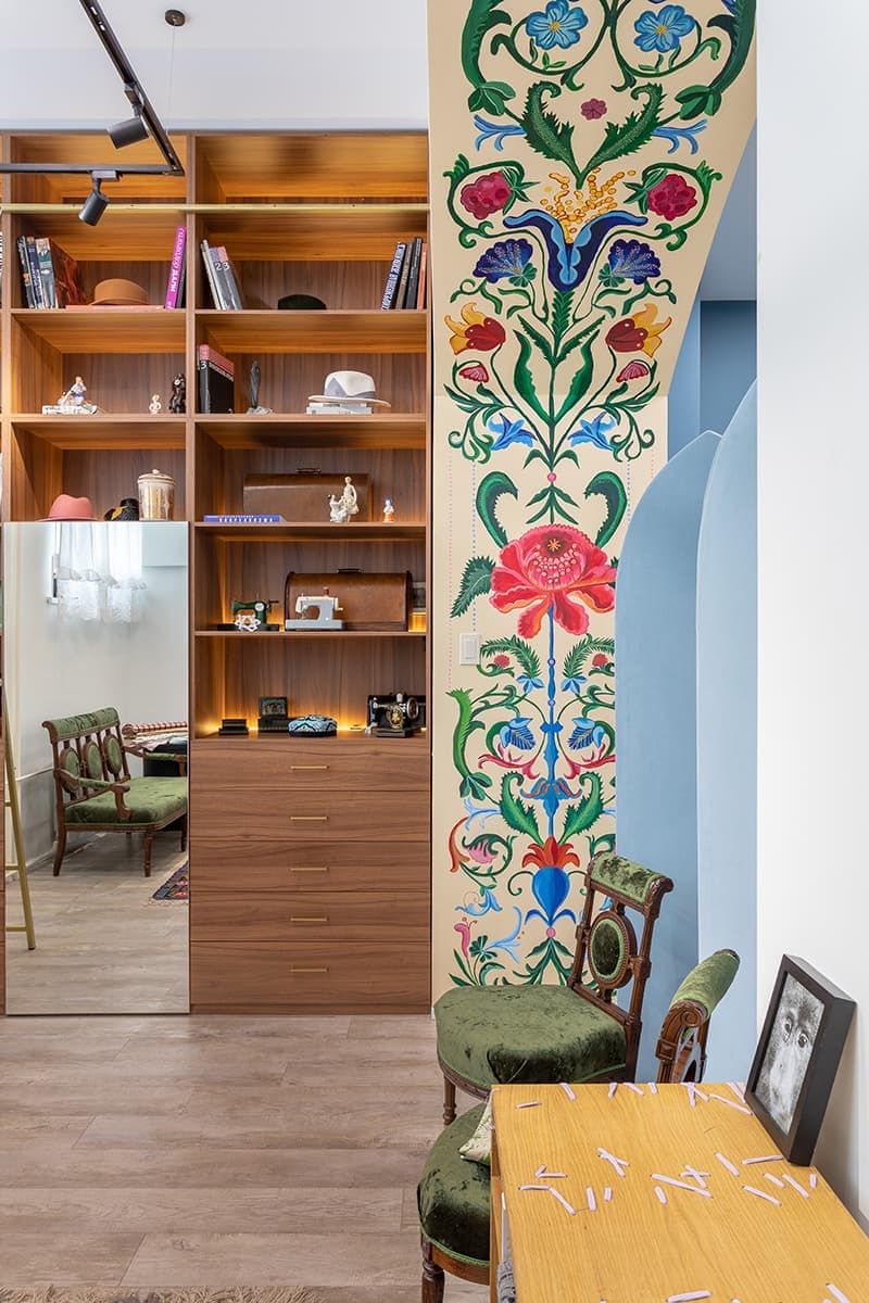 Ателье с предметами современного искусства и деревянным декором – проект бюро Nativ Studio