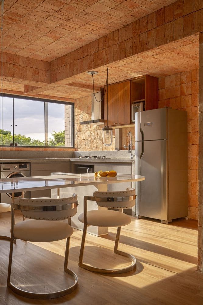 Апартаменты с кирпичными стенами – проект студии EB Arquitetos