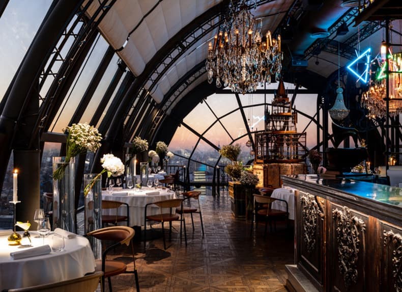 Наталья Белоногова. Интерьер ресторана «Белый кролик». Фото: Михаил Лоскутов