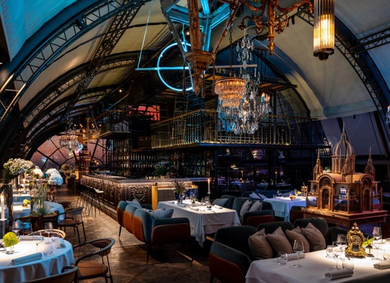 Наталья Белоногова. Интерьер ресторана «Белый кролик». Фото: Михаил Лоскутов