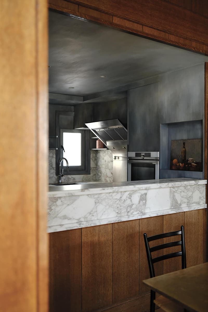 «Плавающая во времени» квартира 1930х годов – проект французской студии Hauvette & Madani