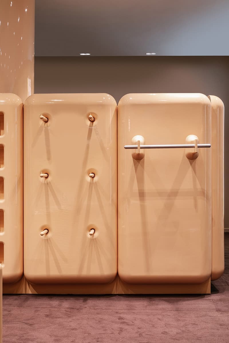 Глянцевый интерьер для магазина SKIMS в Париже – проект Вилло Перрона