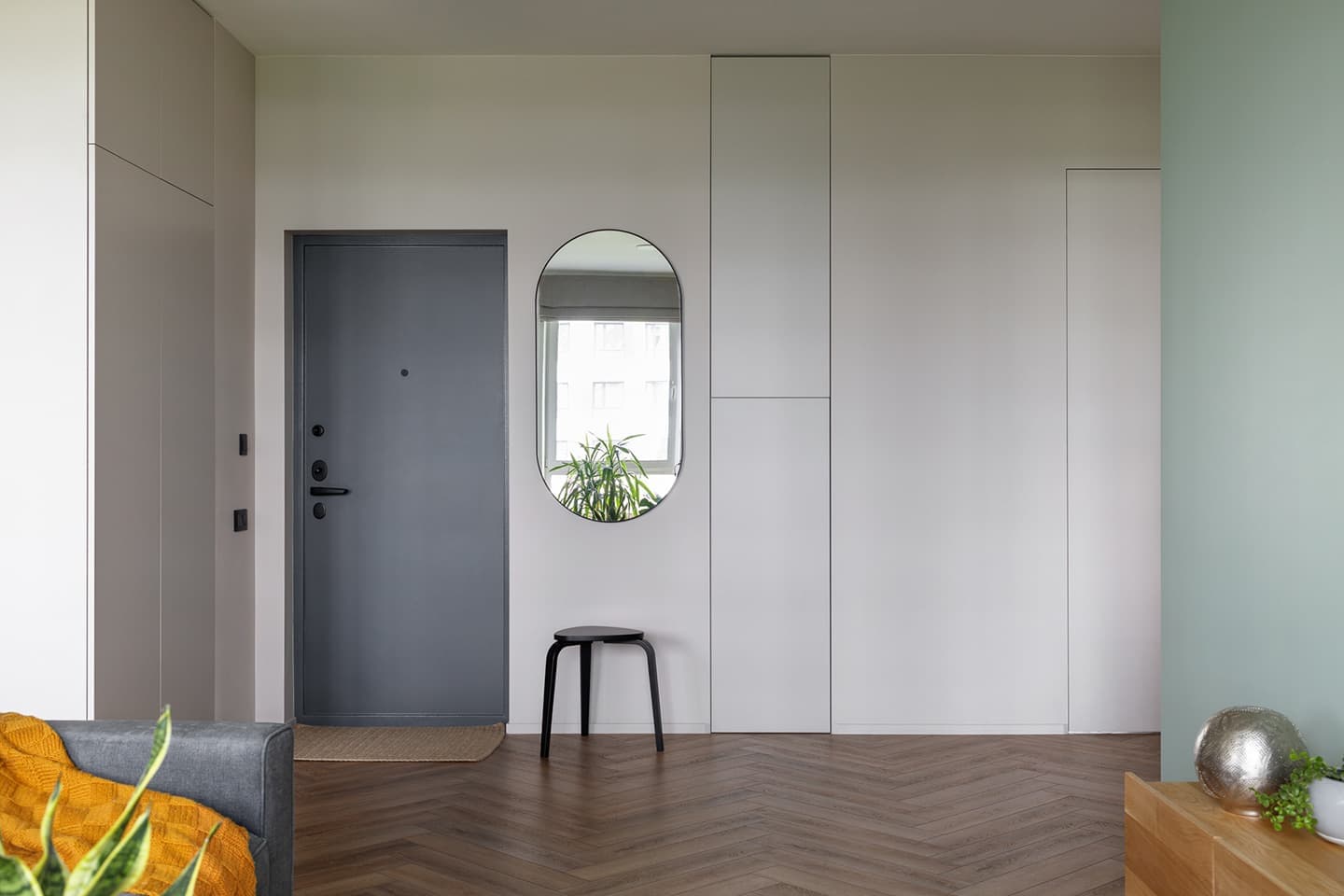 Скандинавский минимализм и обилие живых растений – проект дизайн-студии Кубквадрат