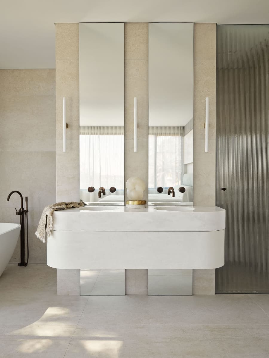 Гламурный пляжный дом в Сиднее – проект студии Nina Maya interiors