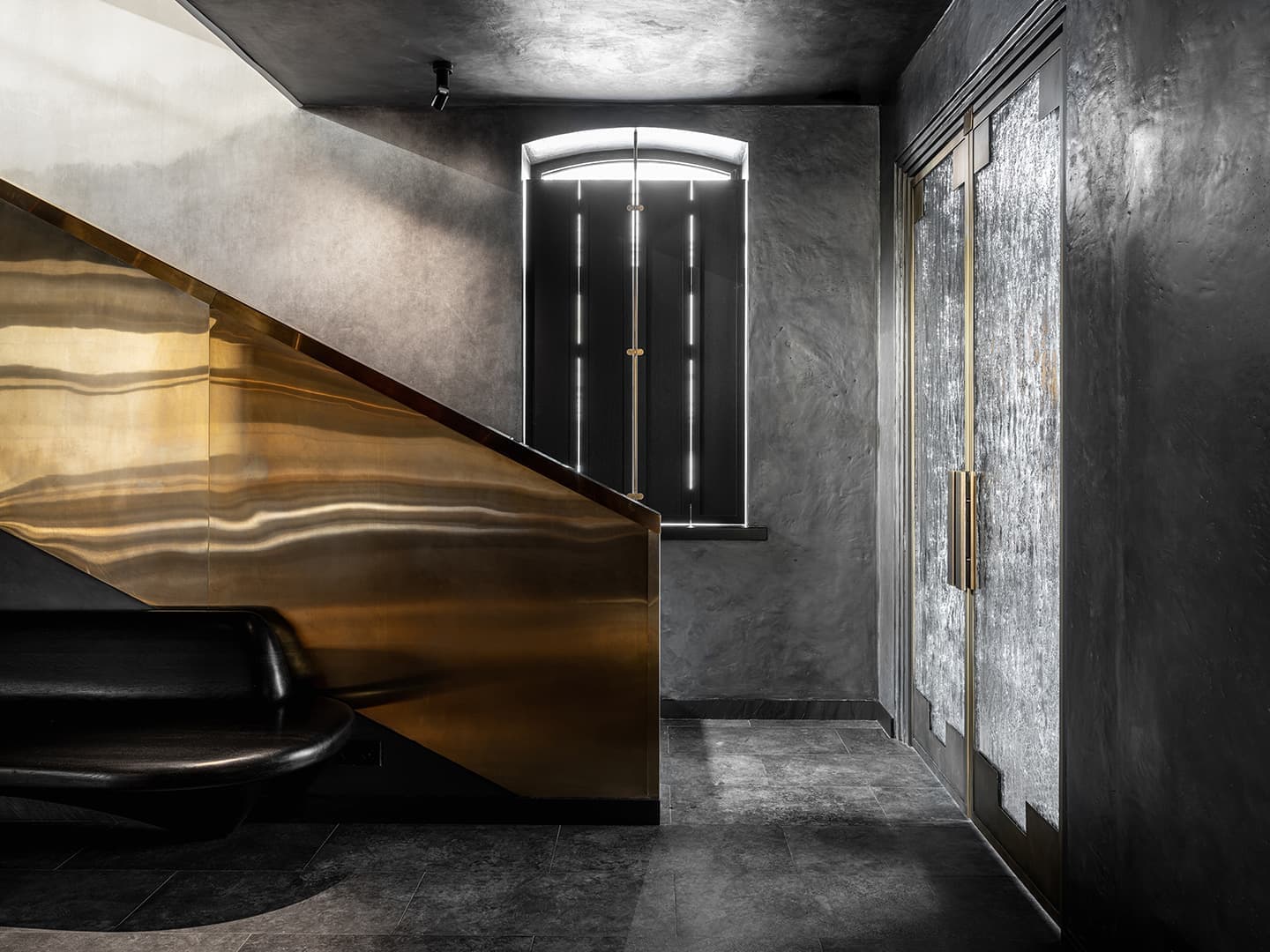 Дуалистичный интерьер московского ресторана Artest – проект дизайн-бюро Veter