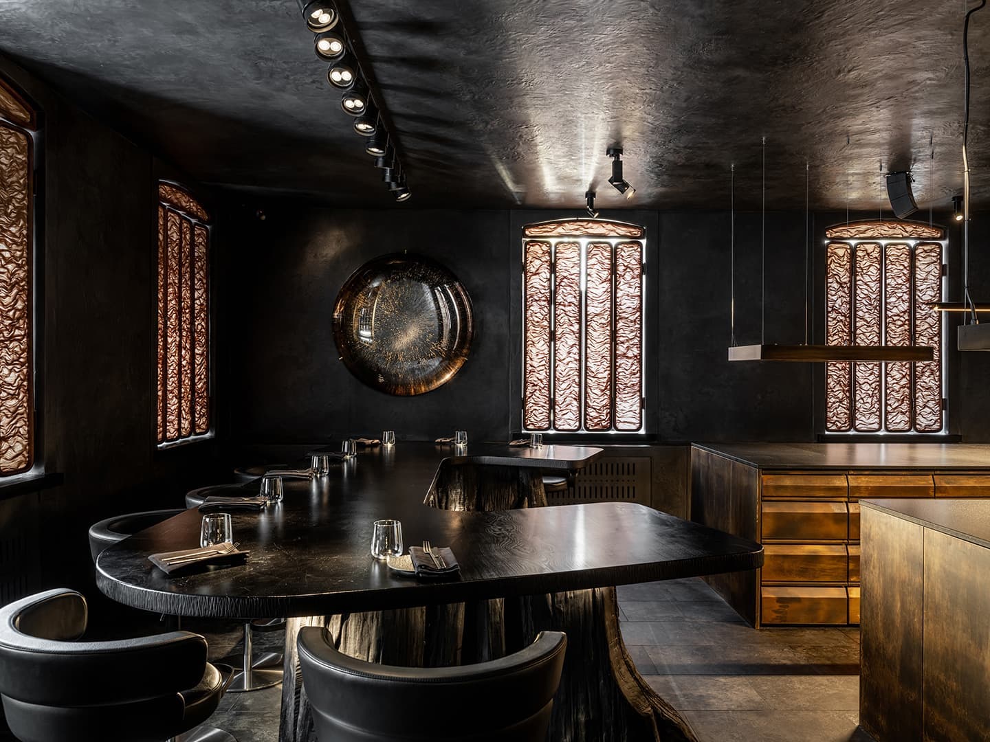 Дуалистичный интерьер московского ресторана Artest – проект дизайн-бюро Veter