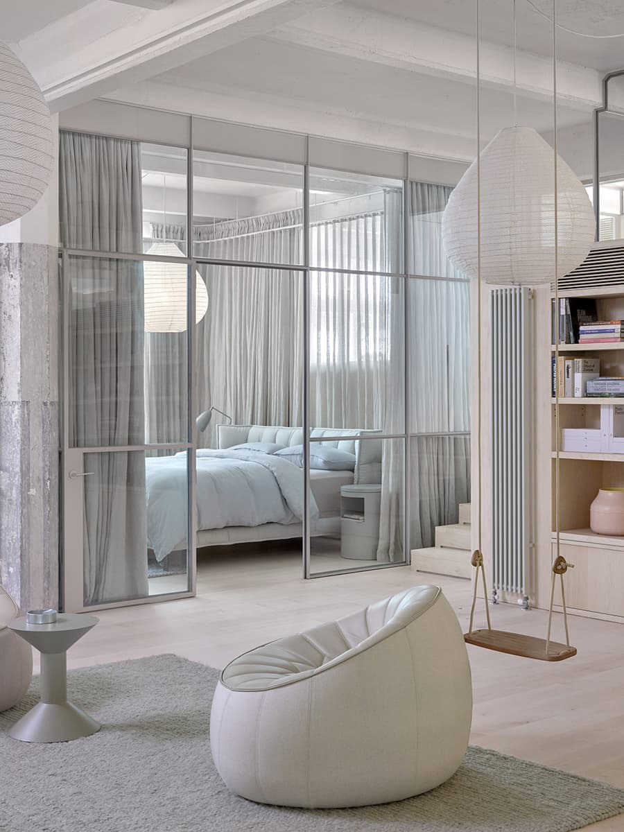 Безмятежный интерьер квартиры в промышленном здании – проект дизайн-студии O’Connor and Houle