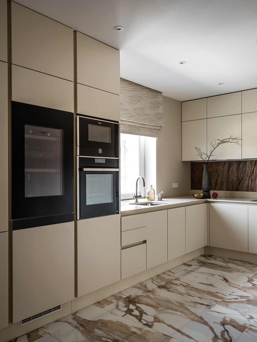 Чувственный интерьер с синими акцентами – проект дизайн-студии BALCON