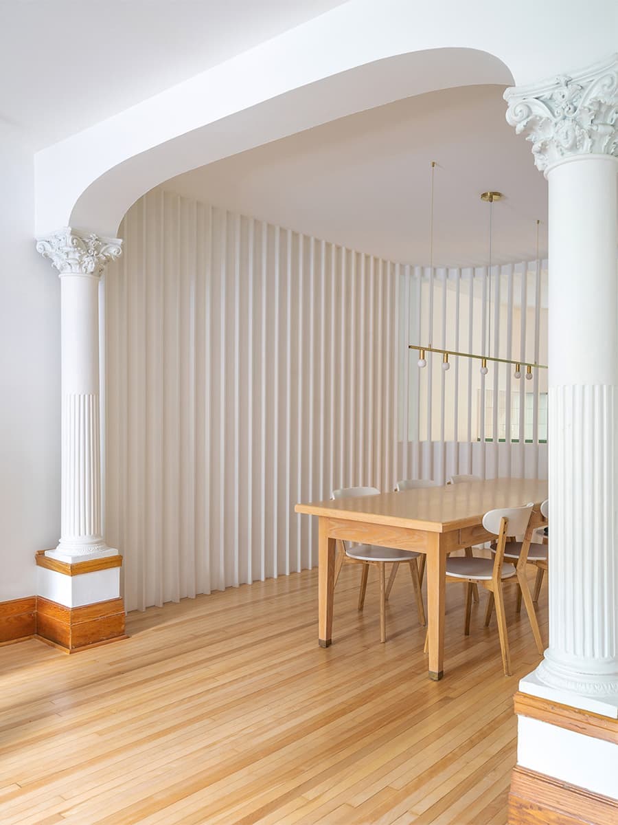 Воздушный интерьер квартиры в Монреале – проект канадской студии Naturehumaine