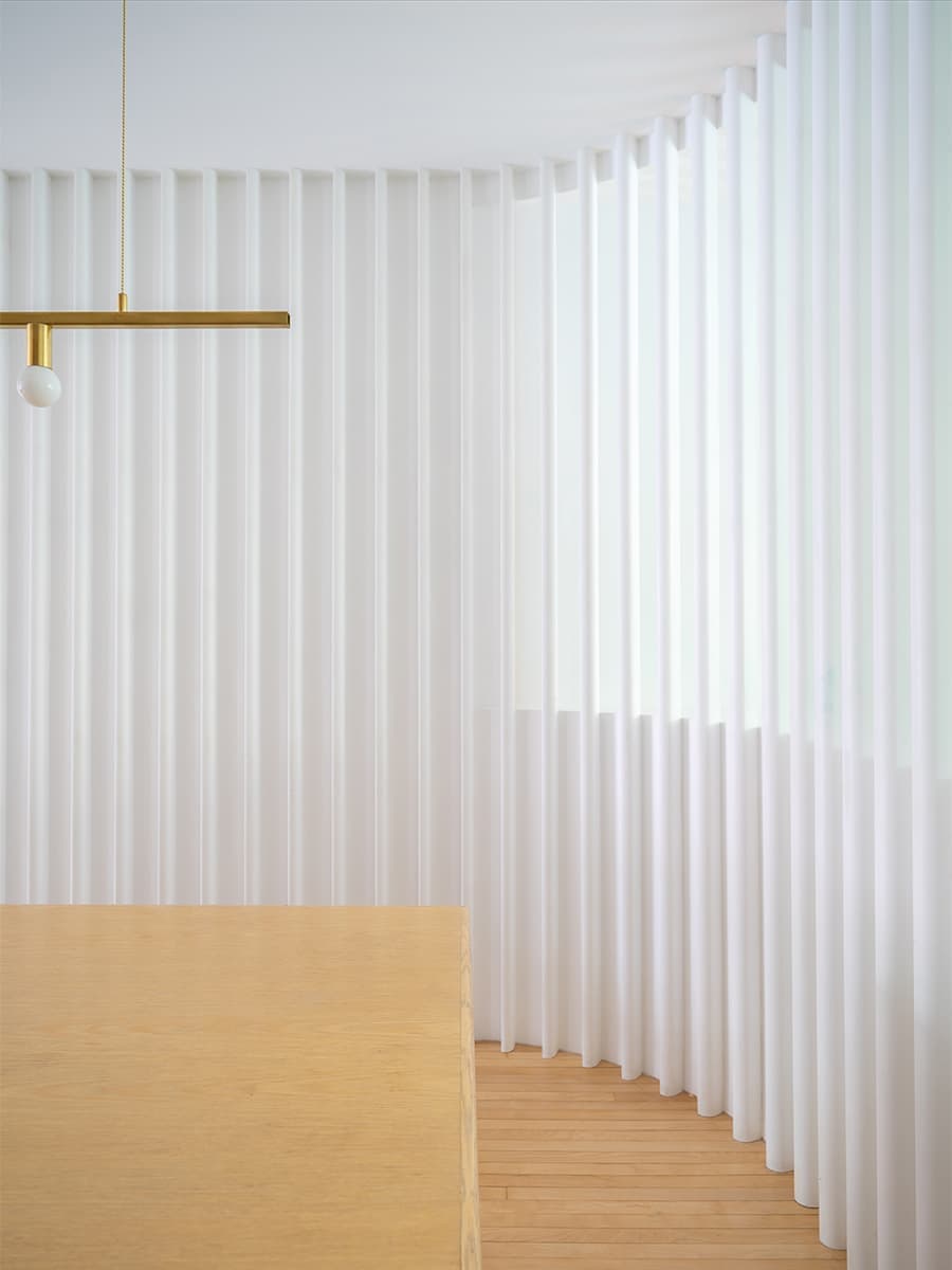 Воздушный интерьер квартиры в Монреале – проект канадской студии Naturehumaine