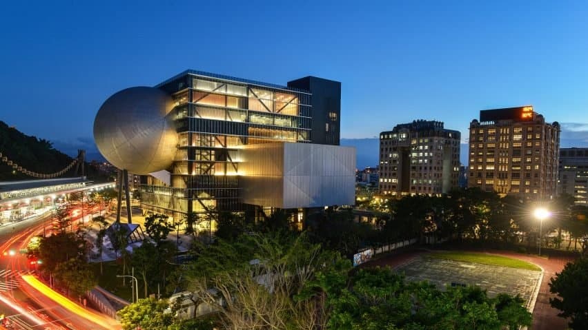 OMA показали первые фотографии строящегося Taipei Performing Arts Center OMA показали первые фотографии строящегося Taipei Performing Arts Center