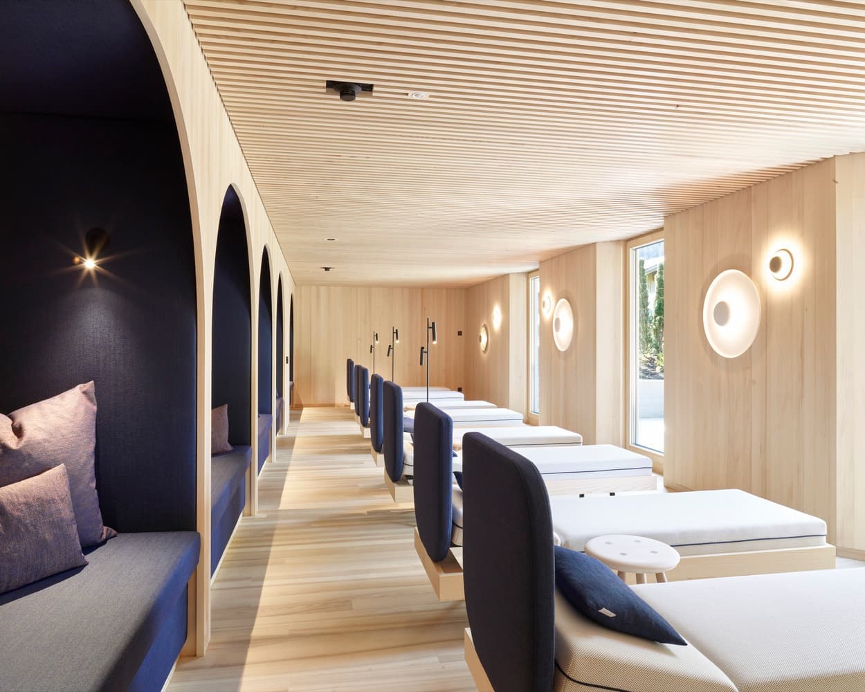 Теплый домашний интерьер семейного отеля в Австрии – проект архитектурного бюро firm Architekten