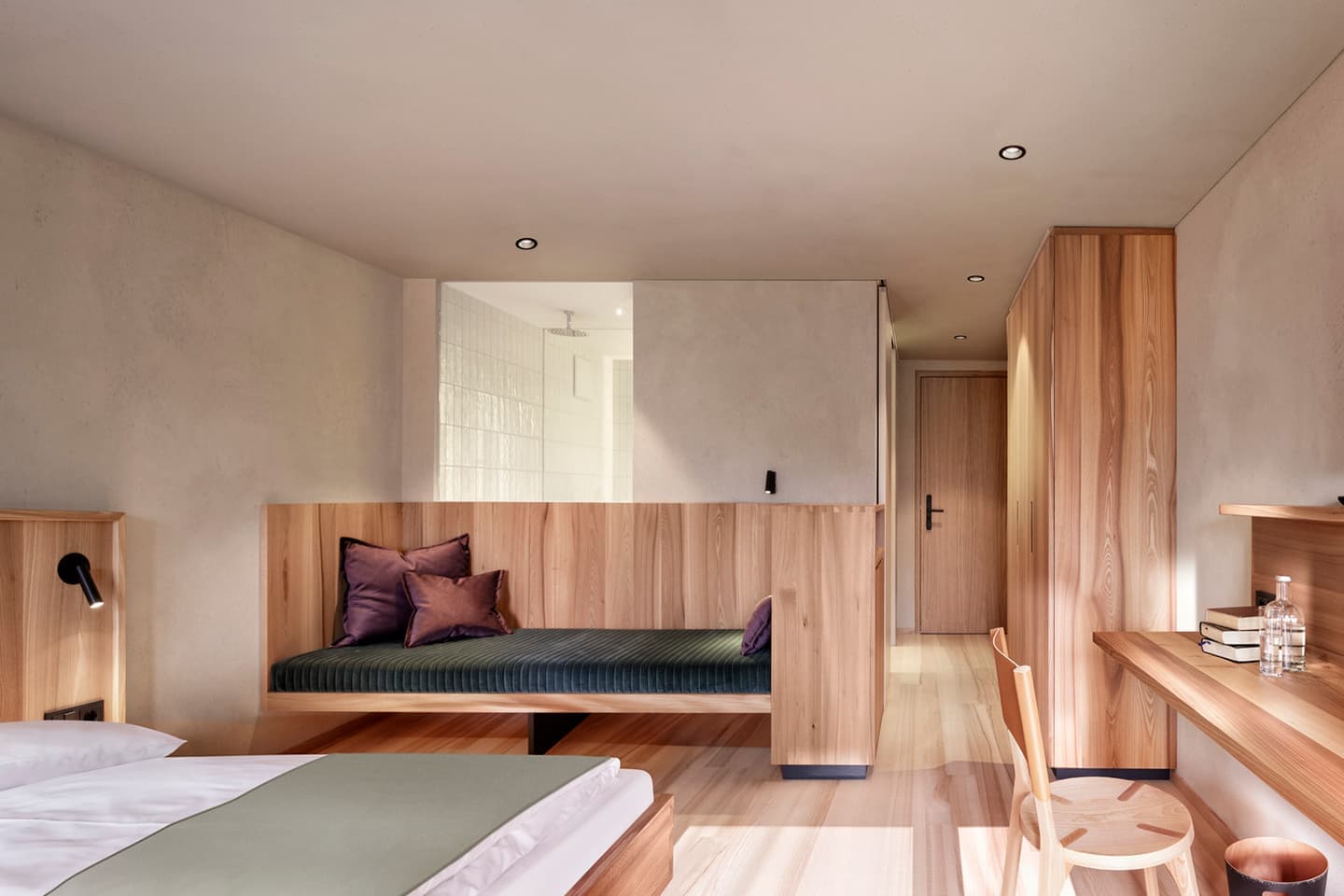 Теплый домашний интерьер семейного отеля в Австрии – проект архитектурного бюро firm Architekten