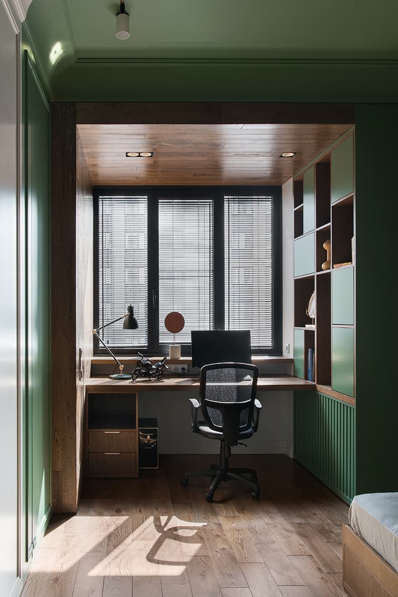 Квартира с четырьмя спальнями в глубоких оттенках – проект Buro.Team