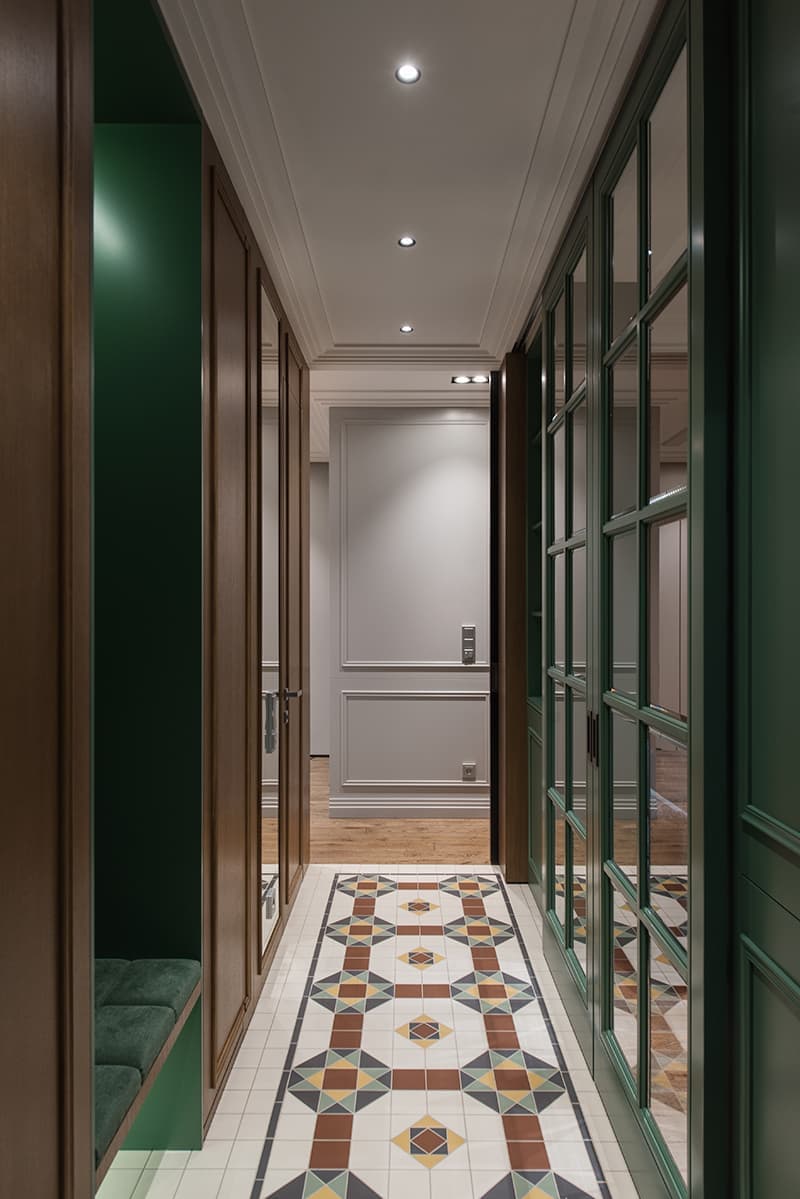 Квартира с четырьмя спальнями в глубоких оттенках – проект Buro.Team