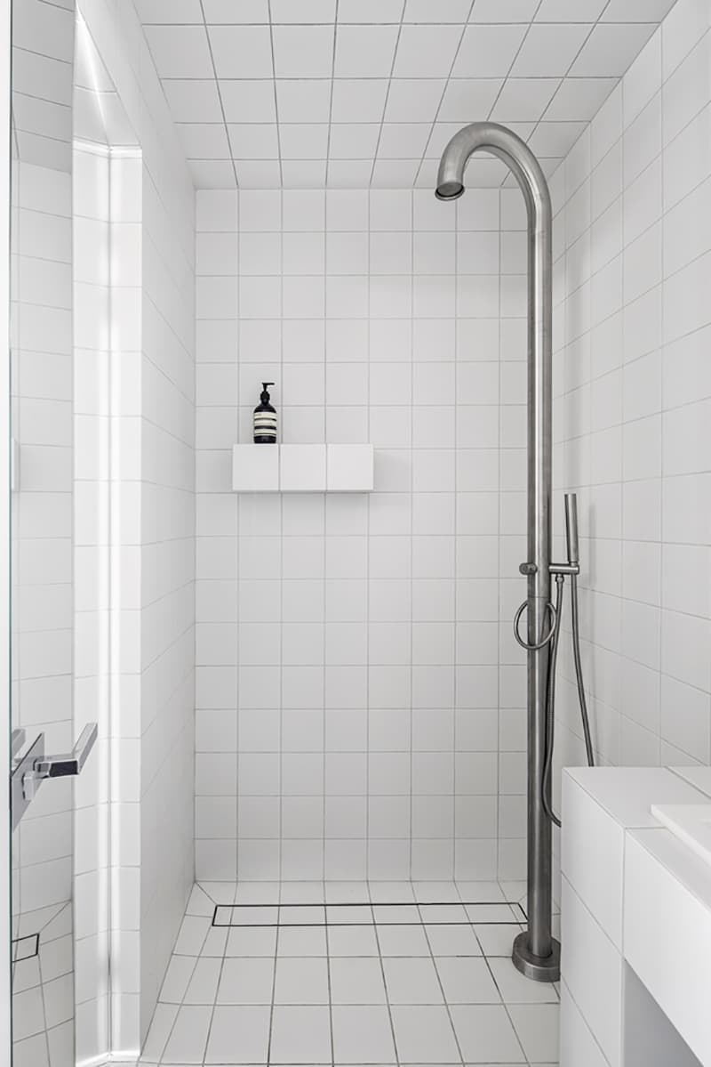 Зеркальный интерьер с индустриальными элементами – проект дизайнера Яэля Перри