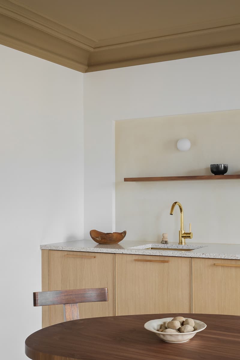 Эргономичная планировка уютной квартиры в Париже – проект Heju Studio