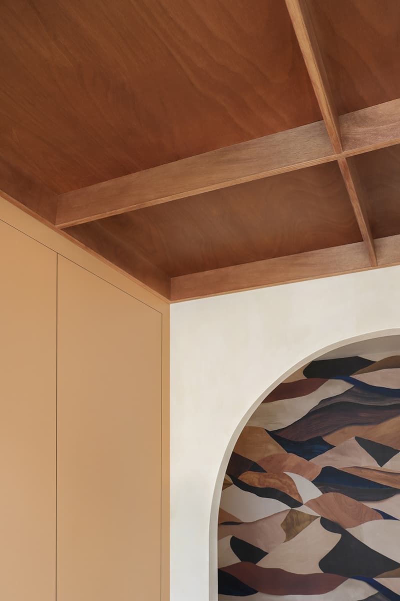 Эргономичная планировка уютной квартиры в Париже – проект Heju Studio