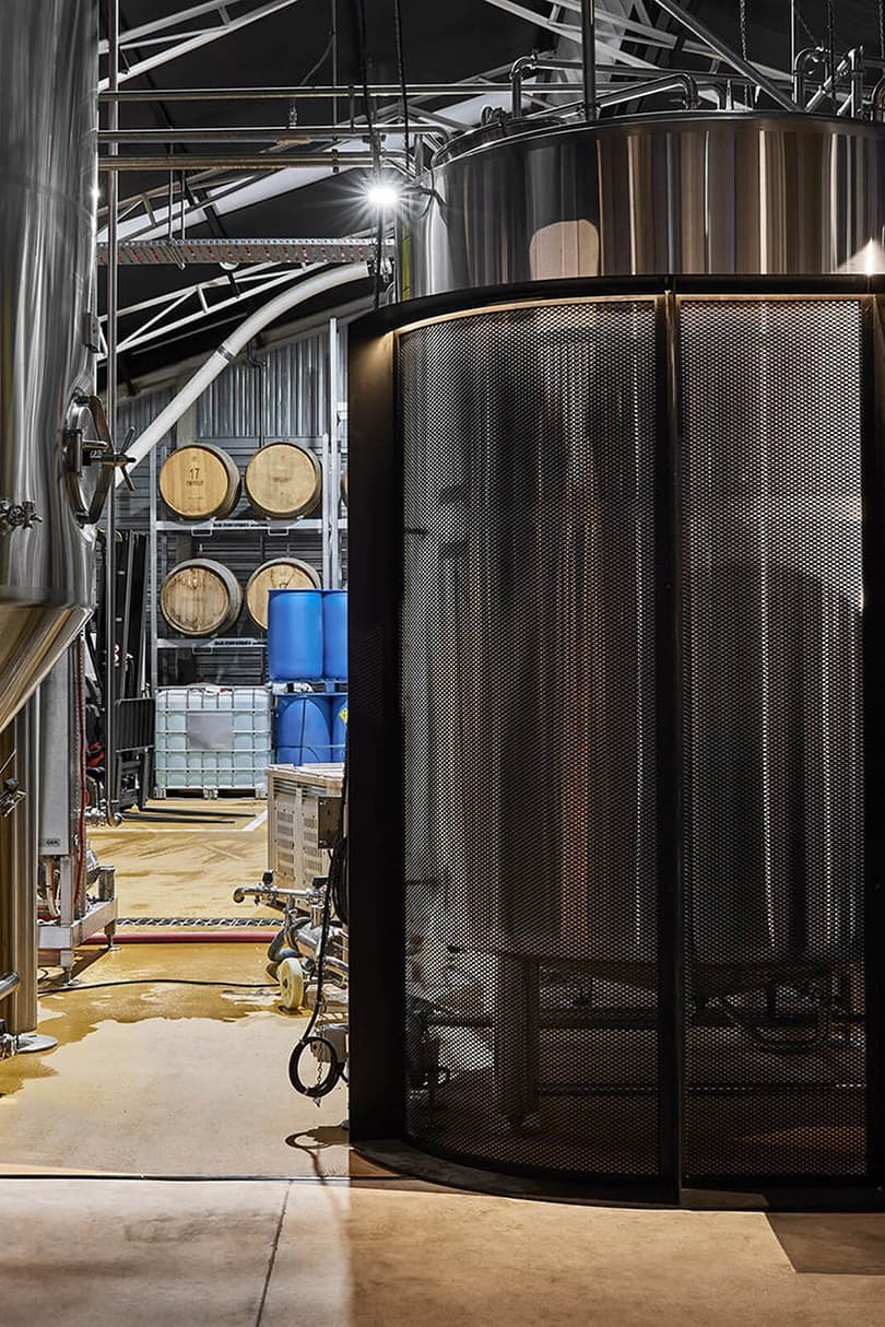 Аскетичный интерьер пивного бара в Австралии – проект студии Splinter Society