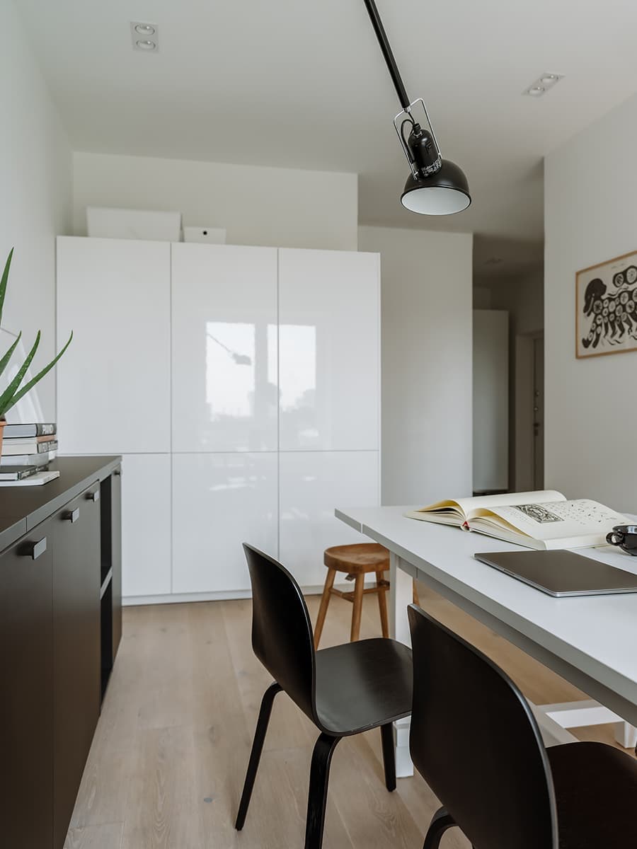 Монохромная квартира со скандинавским настроением – проект студии Style By Sorensen