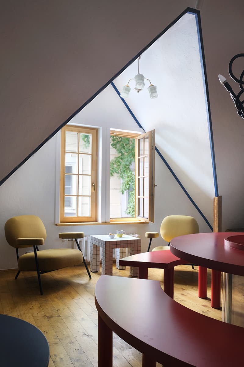 Геометрическая абстракция и яркие оттенки в интерьере кафе «Абу-Гош» – проект STUDIO SHOO