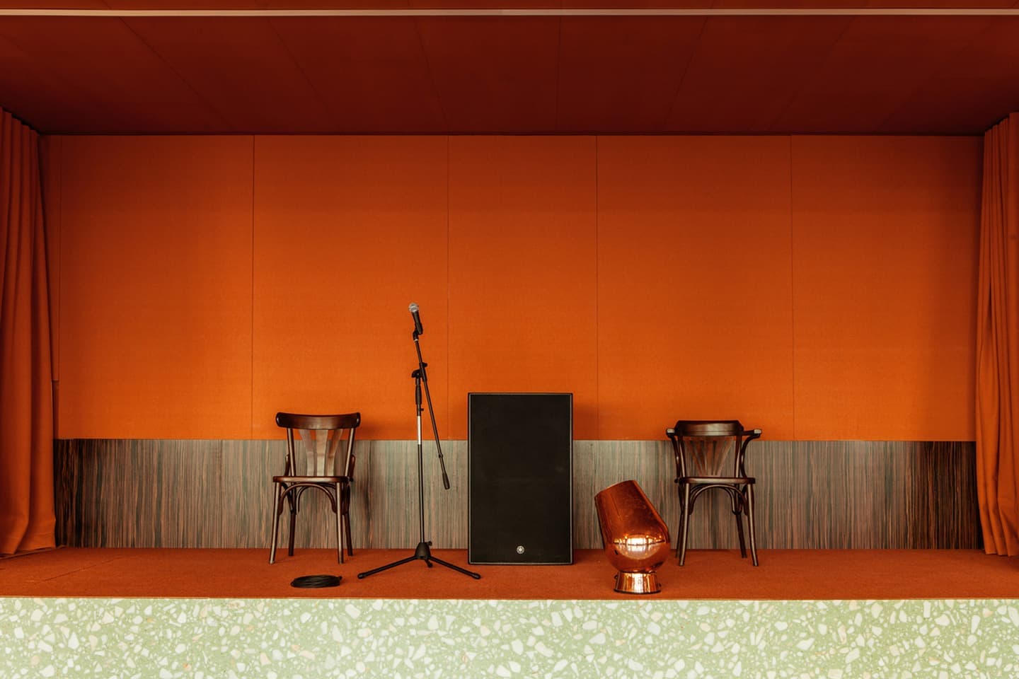 Ресторан в стиле калифорнийской закусочной – проект Atelier Sérgio Rebelo