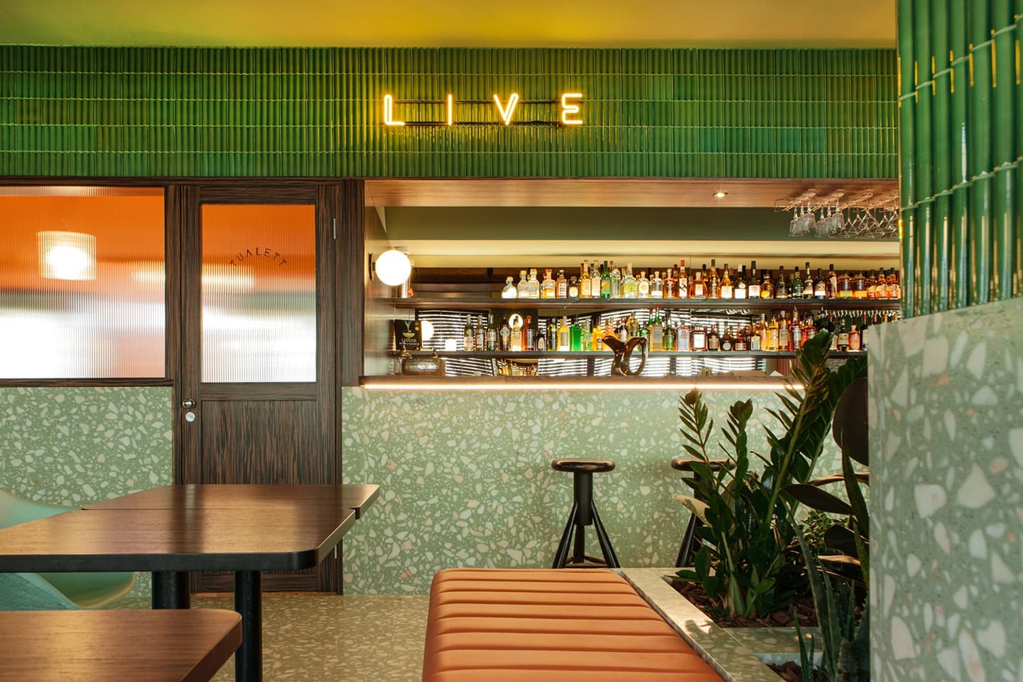 Ресторан в стиле калифорнийской закусочной – проект Atelier Sérgio Rebelo