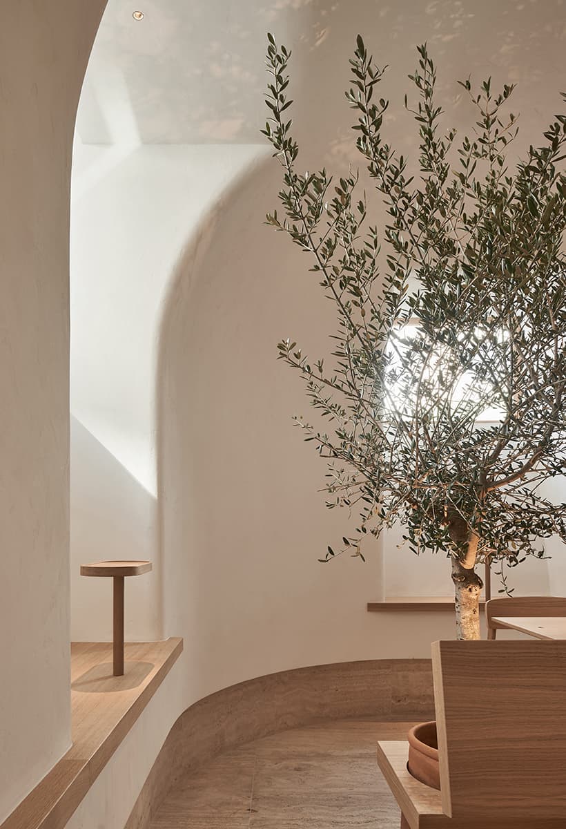 Ресторан в стиле католической церкви – проект DA Bureau