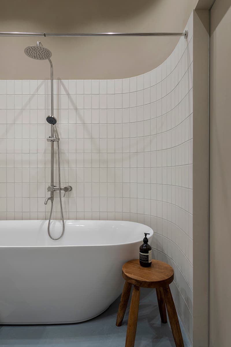 Нетривиальная квартира под сдачу – коллаборация MANU Bureau и Адрианы Кано Лимарино