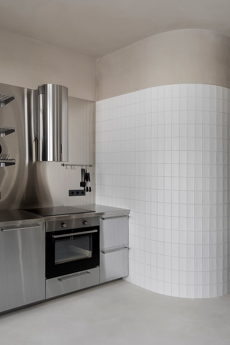 Нетривиальная квартира под сдачу – коллаборация MANU Bureau и Адрианы Кано Лимарино