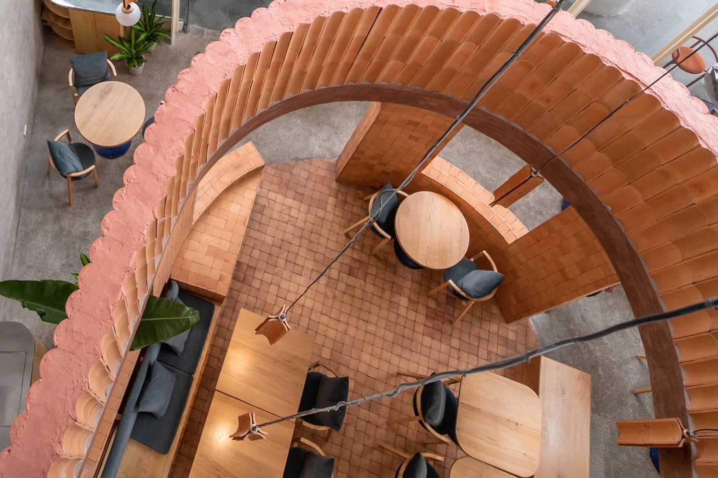 Интерьер пиццерии во Вьетнаме – проект Studio DIG