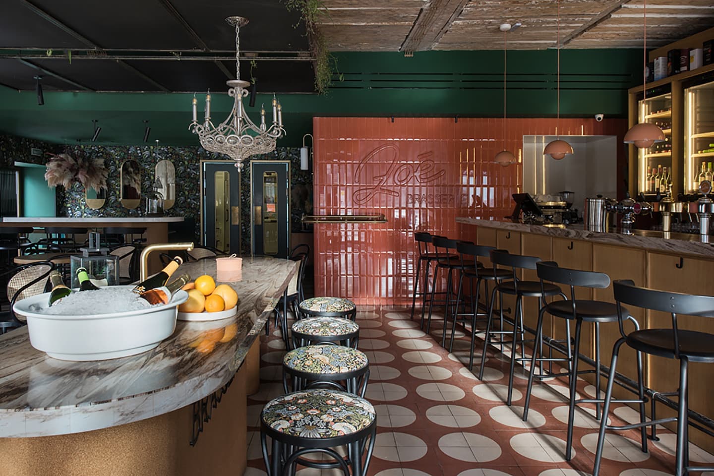 Модная эклектика в интерьере московской брассерии – проект бюро Archpoint