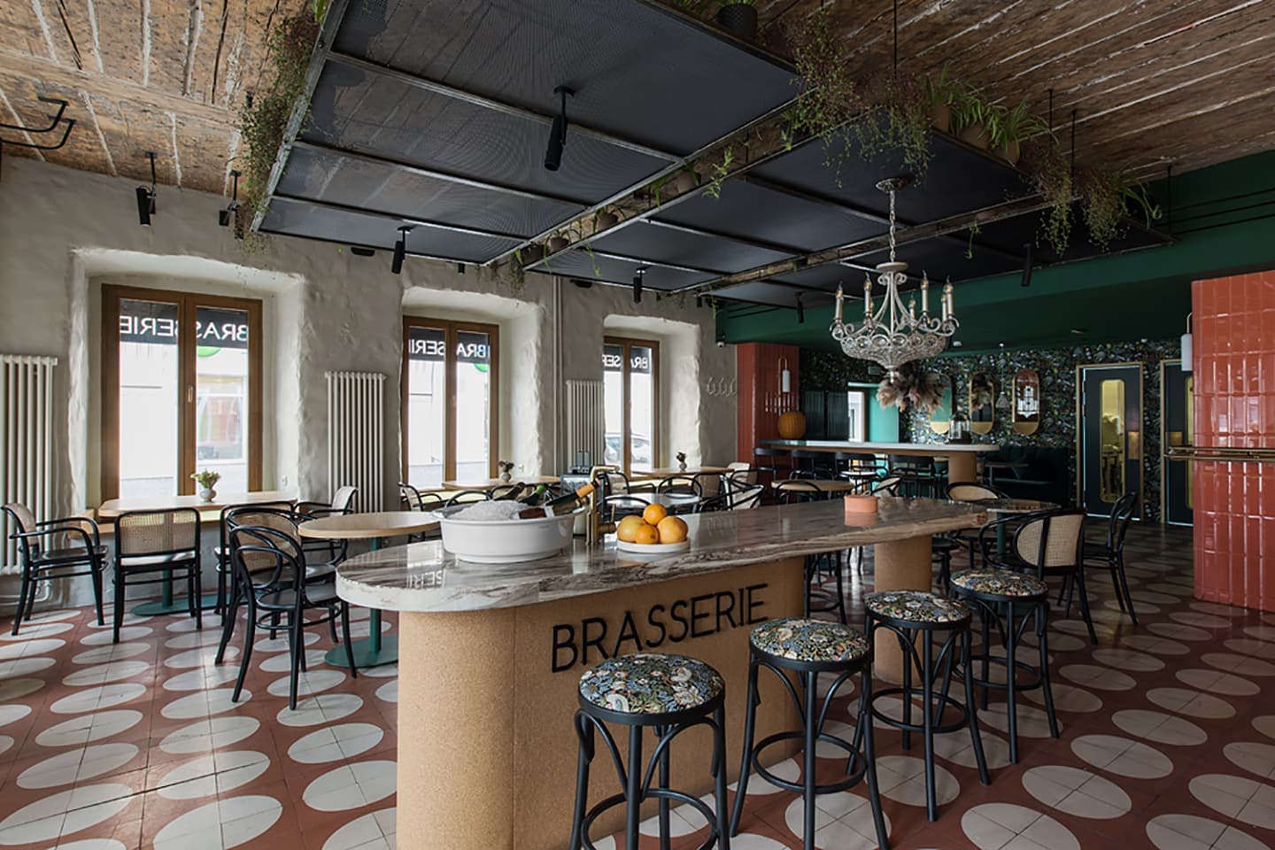 Модная эклектика в интерьере московской брассерии – проект бюро Archpoint